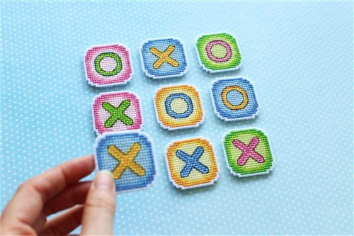 Tic-Tac-Toe magnets P-277 / SR-277 Plastic Canvas Counted Cross Stitch Kit