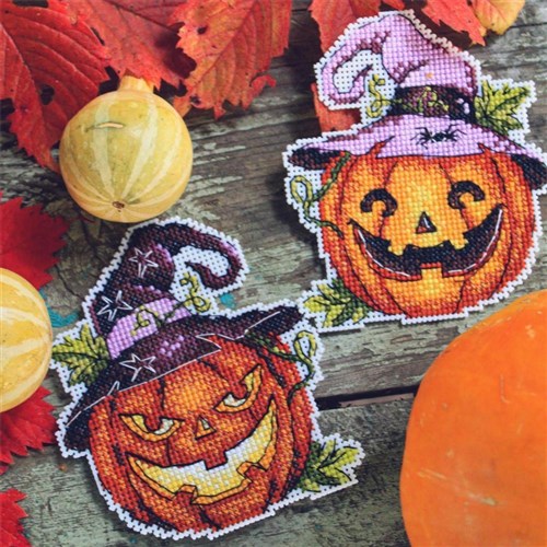 Halloween Pumpkin P-313 / SR-313 Plastic Canvas Counted Cross Stitch Kit