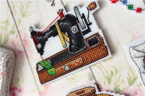 Needleworker P-339 / SR-339 Plastic Canvas Counted Cross Stitch Kit