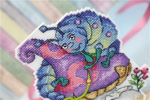 Wise Caterpillar P-400 / SR-400 Plastic Canvas Counted Cross Stitch Kit