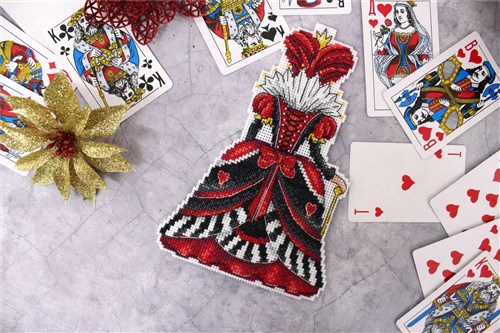 Red Queen P-401 / SR-401 Plastic Canvas Counted Cross Stitch Kit