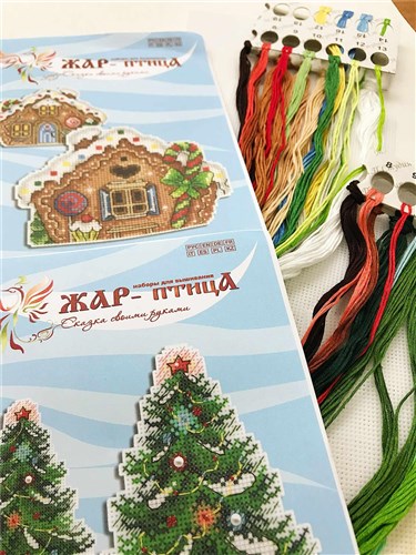 Gingerbread House P-458 / SR-458 Plastic Canvas Counted Cross Stitch Kit