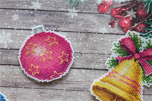 Christmas Magnets Plastic Canvas Counted Cross Stitch Kit P-461 / SR-461
