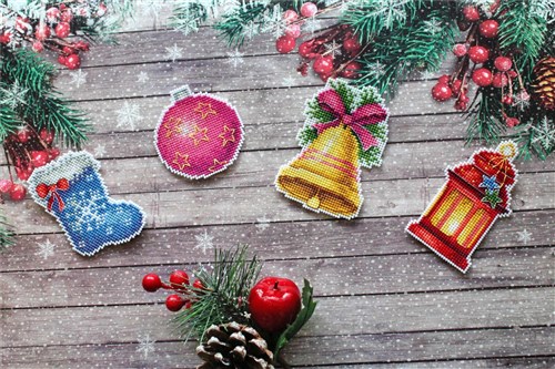 Christmas Magnets Plastic Canvas Counted Cross Stitch Kit P-461 / SR-461