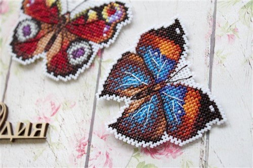 Bright Butterflies Plastic Canvas Counted Cross Stitch Kit P-485 / SR-485