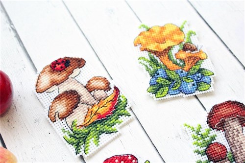 Mushrooms P-486 / SR-486 Plastic Canvas Counted Cross Stitch Kit