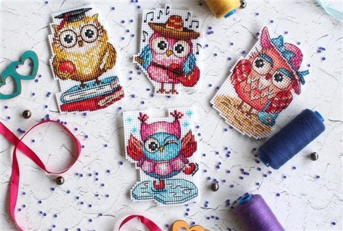 Owl Stories P-487 / SR-487 Plastic Canvas Counted Cross Stitch Kit