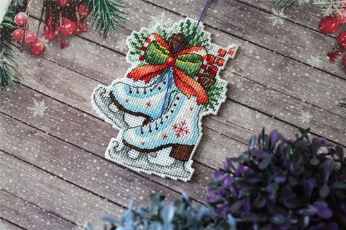 Christmas Skates Plastic Canvas Counted Cross Stitch Kit P-497 / SR-497