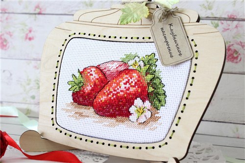 Sweet Strawberry SM-513 Counted Cross Stitch Kit