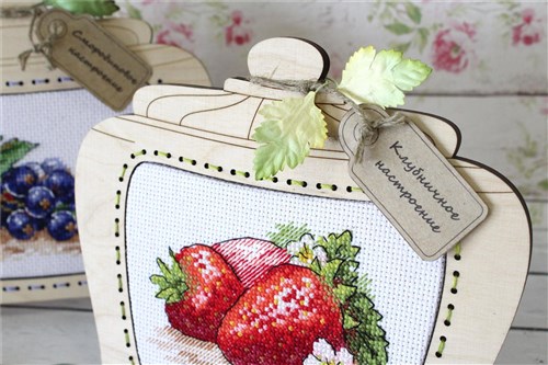 Sweet Strawberry SM-513 Counted Cross Stitch Kit