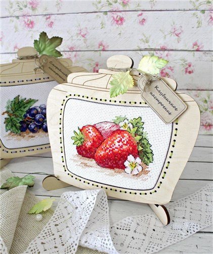 Sweet Strawberry SM-513 Counted Cross Stitch Kit