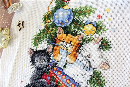 New Year Present SM-563  Counted Cross Stitch Kit