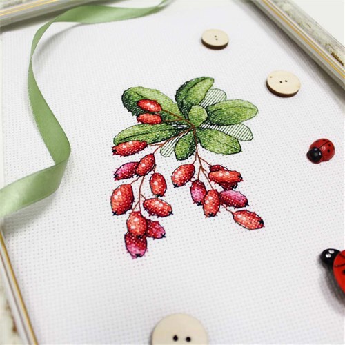 Barberries SM-595 Counted Cross-Stitch Kit