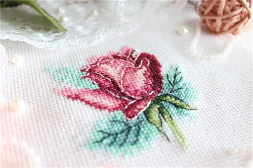 Rose SM-631 Counted Cross Stitch Kit