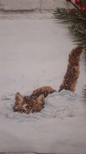 Cat in the Snow SNV-557 Counted Cross Stitch Kit