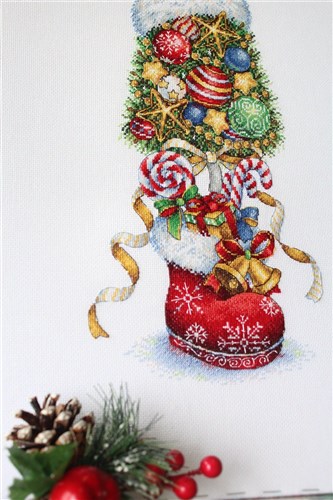 Christmas Stocking SNV-732 Counted Cross Stitch Kit