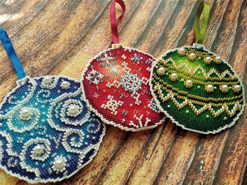 Christmas Tree Decoration - Winter Colours SR-162 Plastic Canvas Counted Cross Stitch Kit