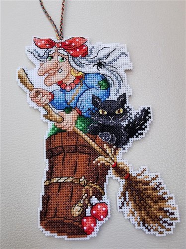 Witch P-346 / SR-346 Plastic Canvas Counted Cross Stitch Kit