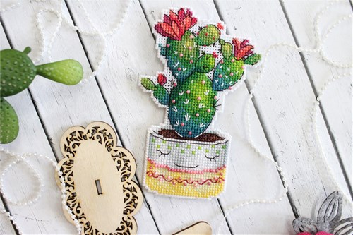 Prickly Friend SR-417  Plastic Canvas Counted Cross Stitch Kit
