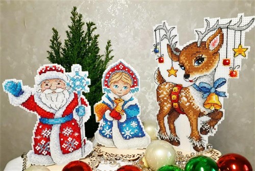Christmas Helper SR-452 Plastic Canvas Counted Cross Stitch Kit