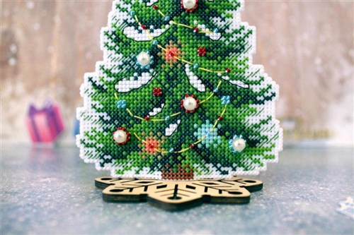 New Year Beauty SR-453 Plastic Canvas Counted Cross Stitch Kit