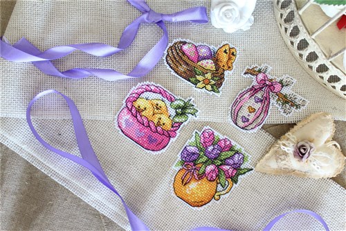 Chickens and Willow SR-572 Plastic Canvas Counted Cross Stitch Kit