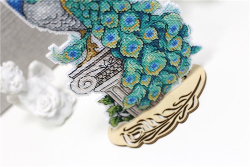 Royal Peacock SR-574  Plastic Canvas Counted Cross Stitch Kit