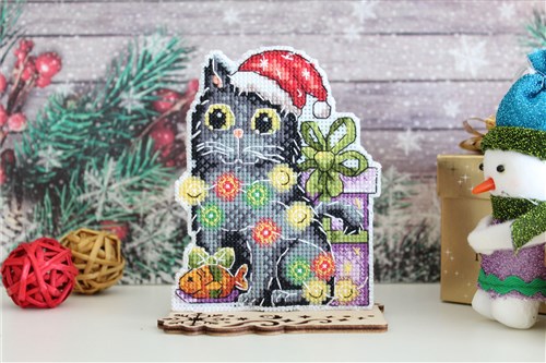 Christmas Tree Ornament. Cat with Lights P-709 Plastic Canvas Counted Cross Stitch Kit