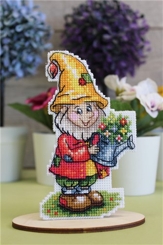 Garden Gnome SR-821 Plastic Canvas Counted Cross Stitch Kit