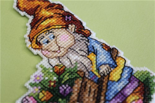 Garden Helper SR-823 Plastic Canvas Counted Cross Stitch Kit