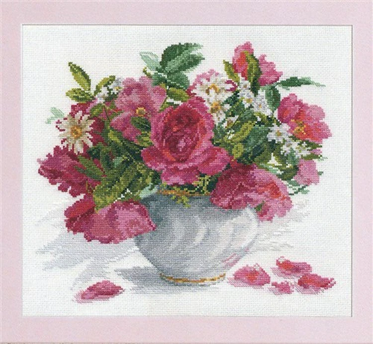 Blooming Garden Roses And Daisies Cross Stitch Kit