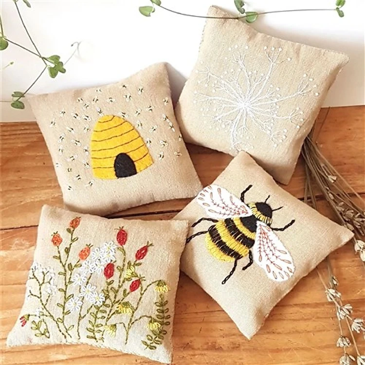 Linen lavender bag Embroidery kit - Bees LNBEE4L