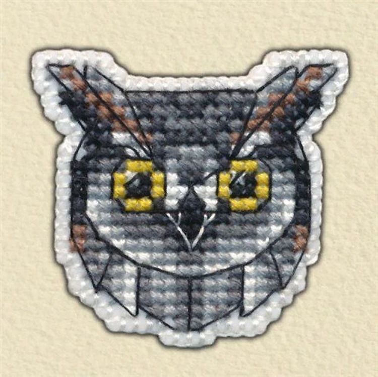 Badge-owl 1095 Plastic Canvas Counted Cross Stitch Kit