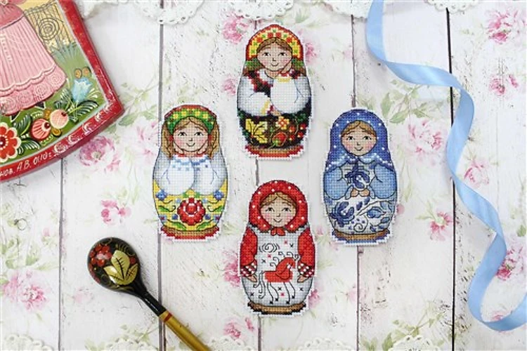 Matryoska Dolls P-337 / SR-337 Plastic Canvas Counted Cross Stitch Kit