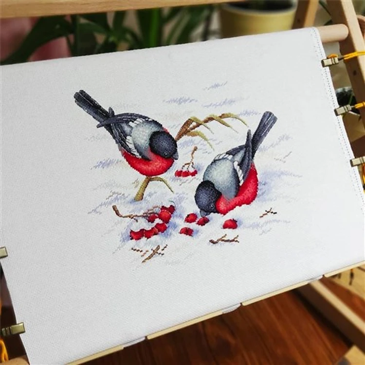 Winter Berries SNV-639 Counted Cross Stitch Kit