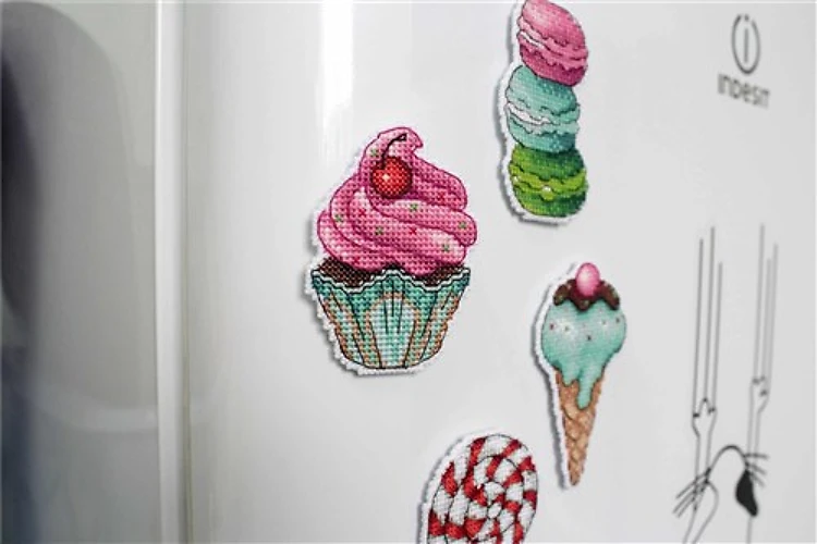 Sweets for Happiness - Magnets SR-272 Plastic Canvas Counted Cross Stitch Kit