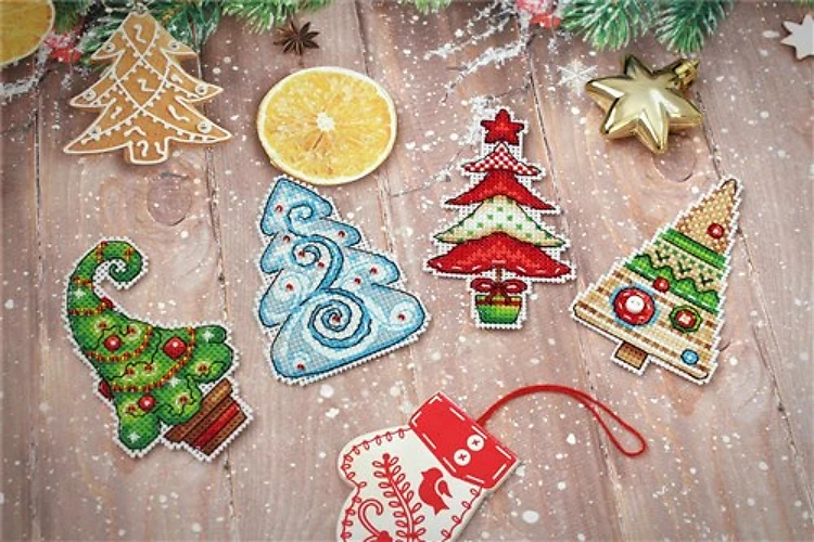 New Year Beauties. Magnets SR-316 Plastic Canvas Counted Cross Stitch Kit