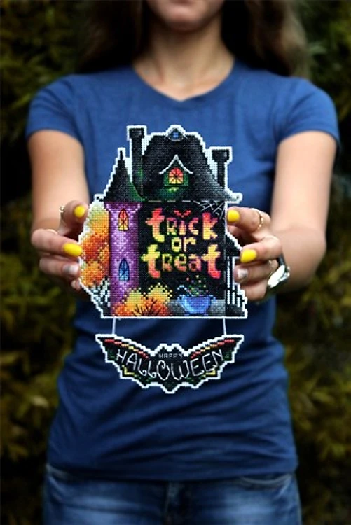 Trick or Treat SR-495 Plastic Canvas Counted Cross Stitch Kit
