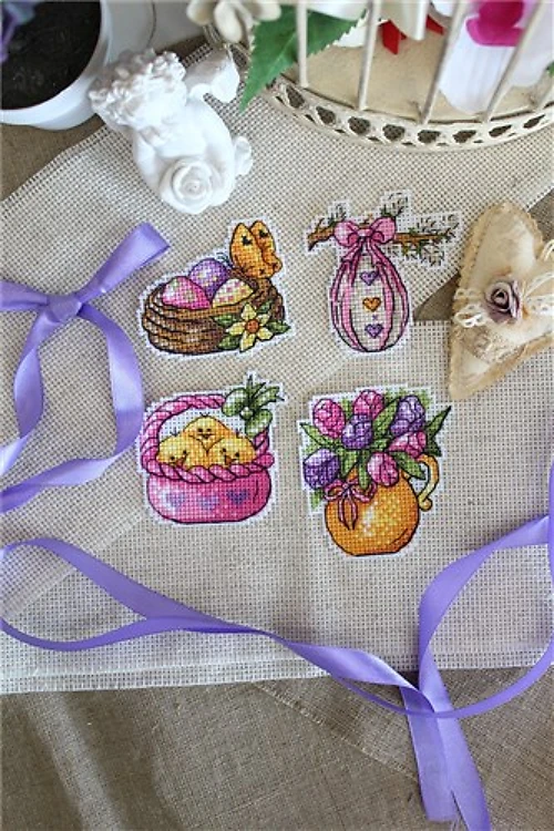 Chickens and Willow SR-572 Plastic Canvas Counted Cross Stitch Kit