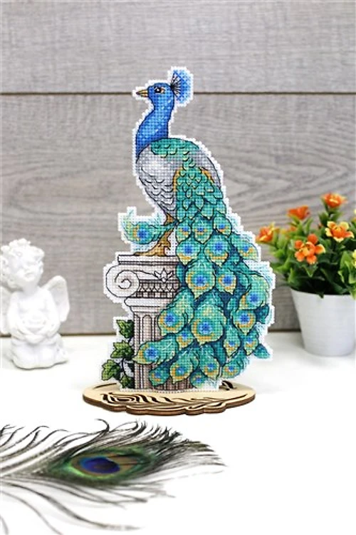 Royal Peacock SR-574 Plastic Canvas Counted Cross Stitch Kit