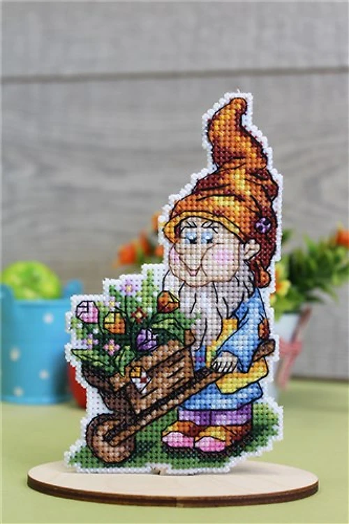 Garden Helper SR-823 Plastic Canvas Counted Cross Stitch Kit